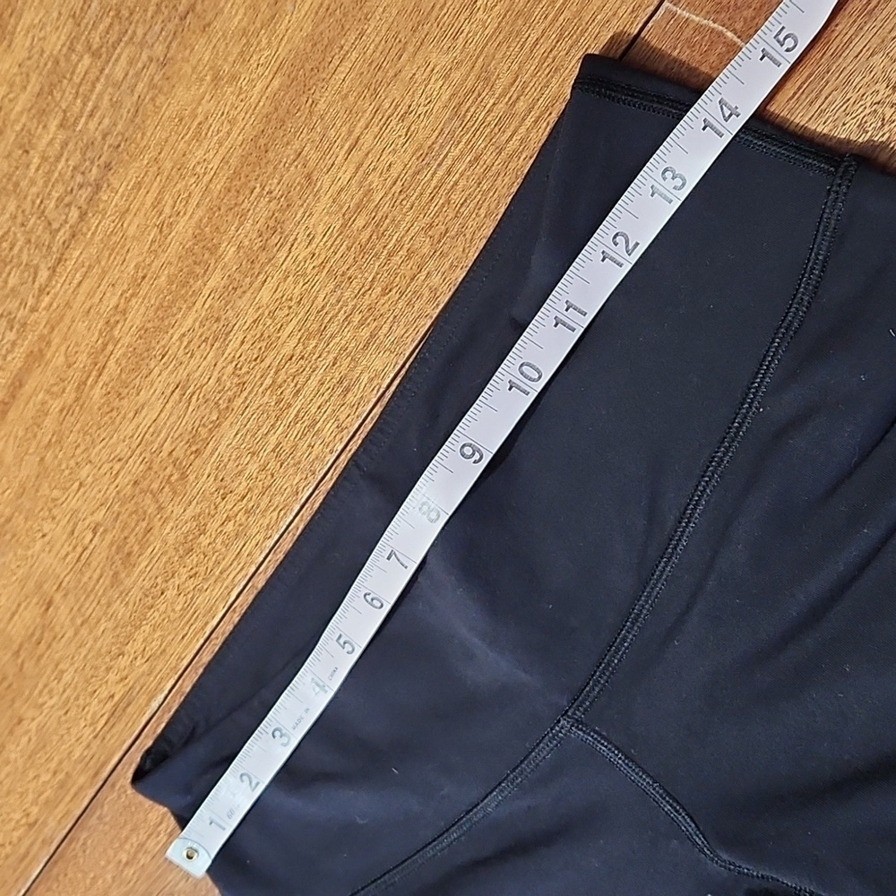 Lululemon black Capri leggings SZ 8 - Picture 5 of 9